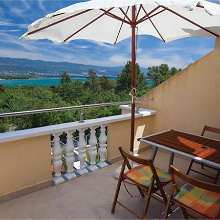 Amazing Apartment In Malinska With Kitchen ภายนอก รูปภาพ