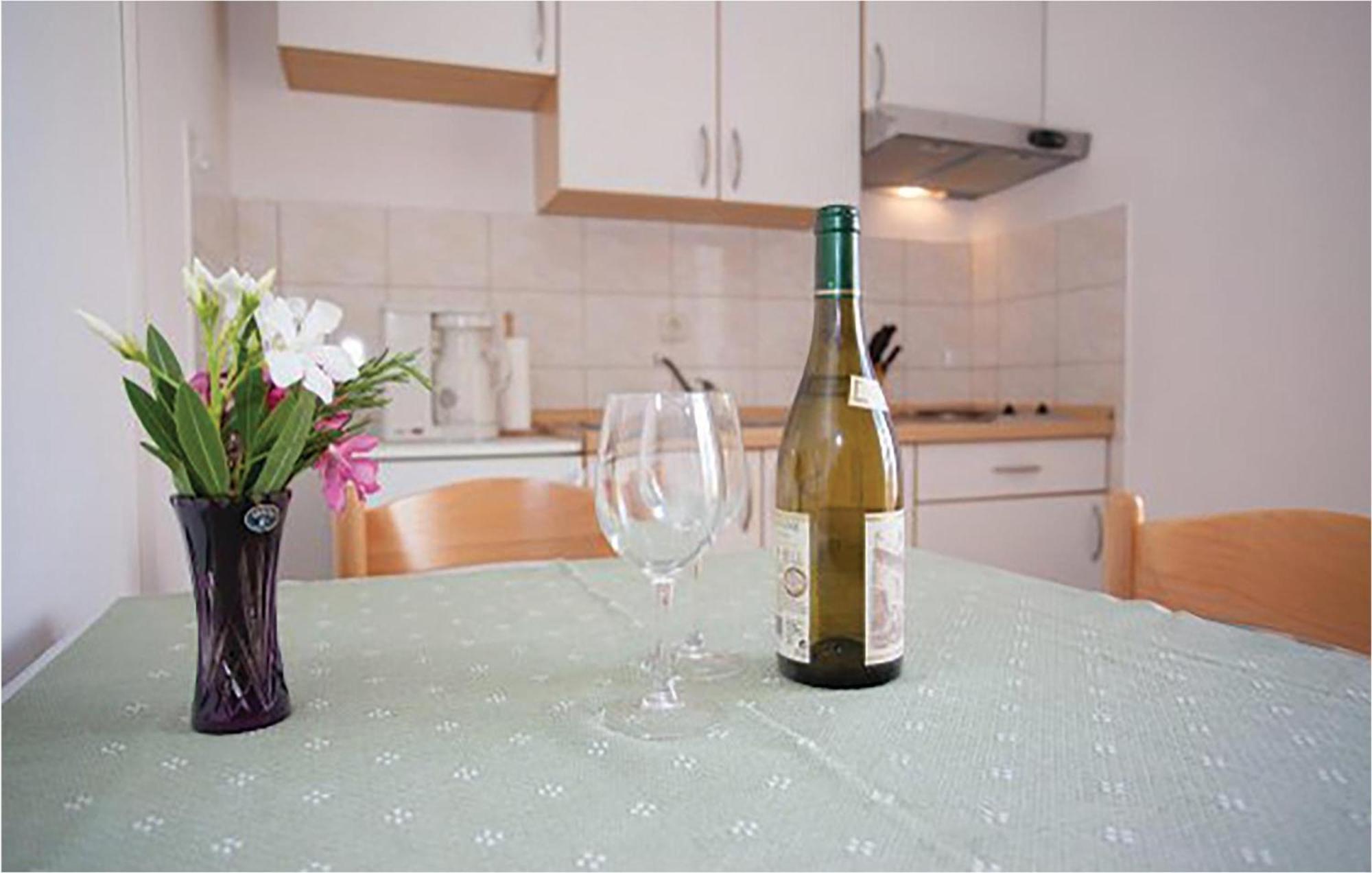 Amazing Apartment In Malinska With Kitchen ภายนอก รูปภาพ