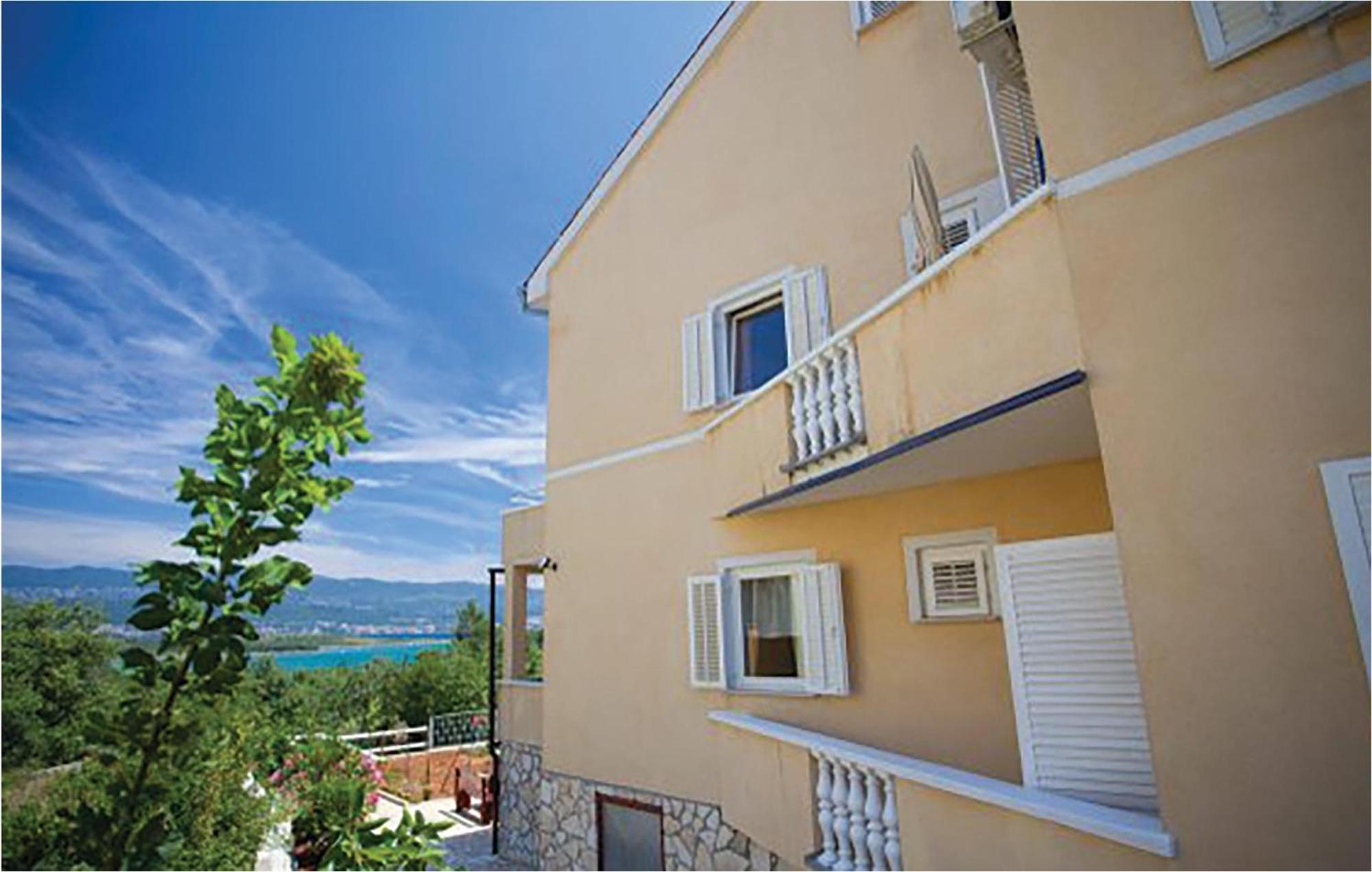 Amazing Apartment In Malinska With Kitchen ภายนอก รูปภาพ