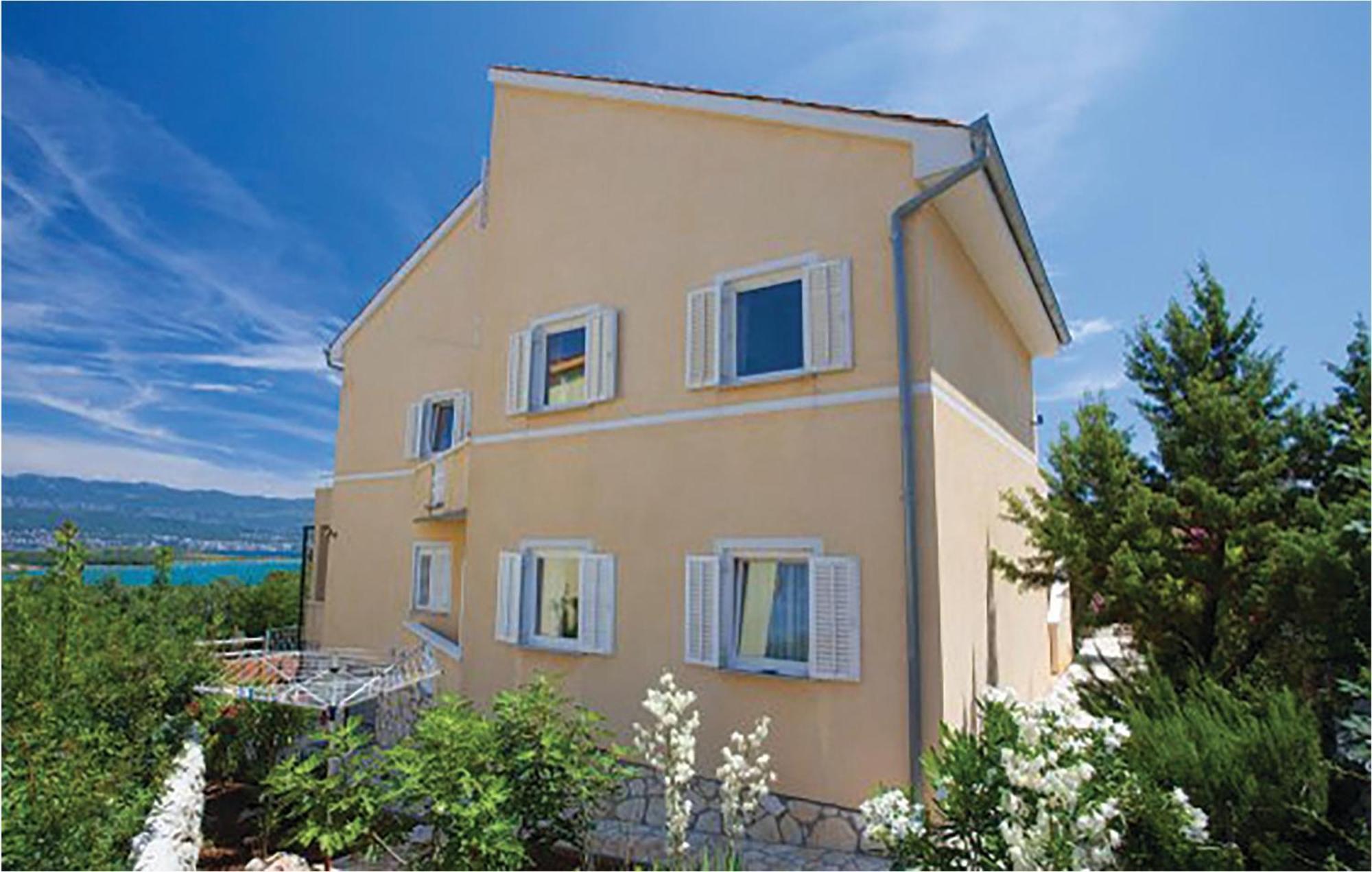 Amazing Apartment In Malinska With Kitchen ภายนอก รูปภาพ