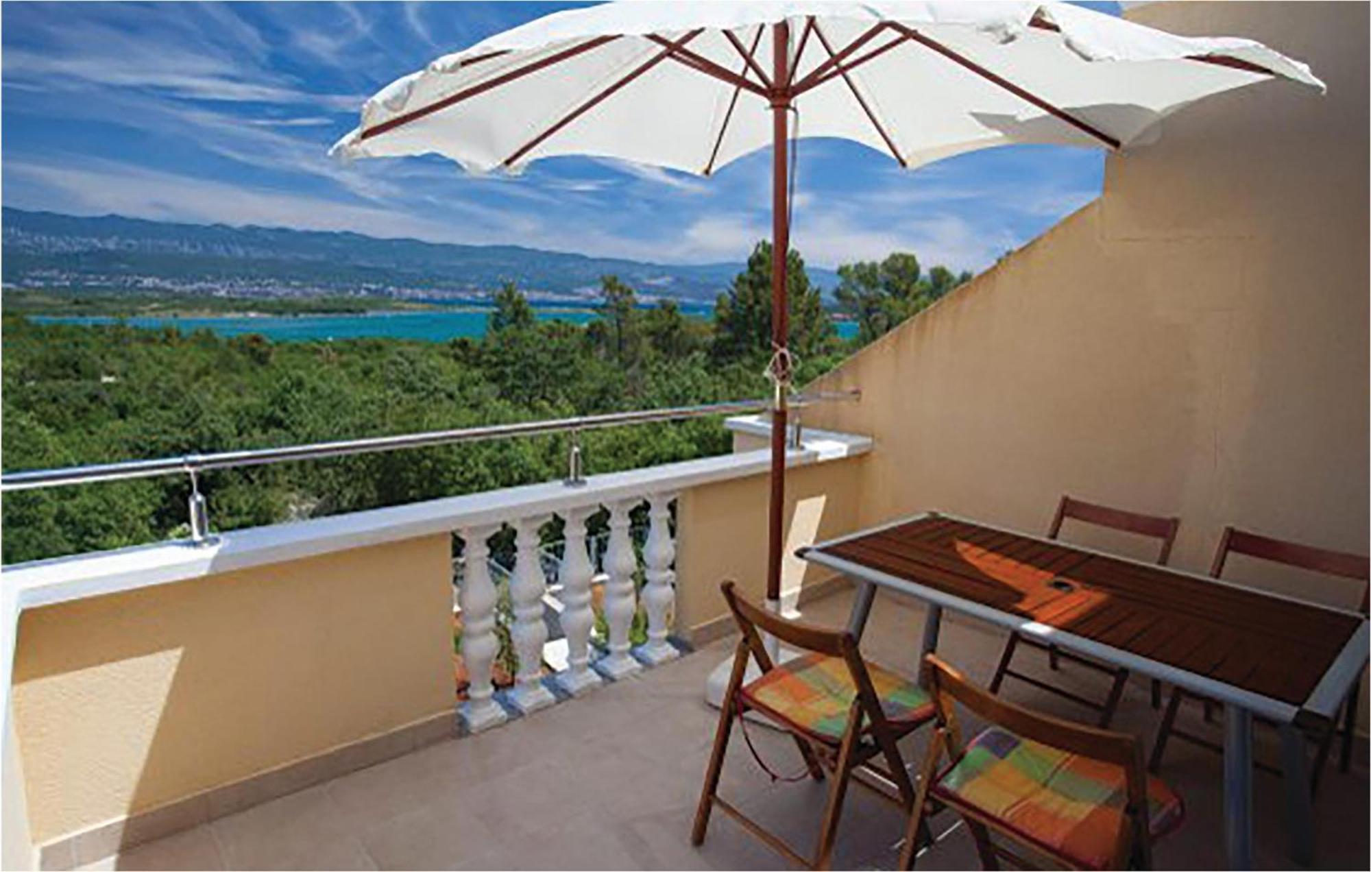 Amazing Apartment In Malinska With Kitchen ภายนอก รูปภาพ